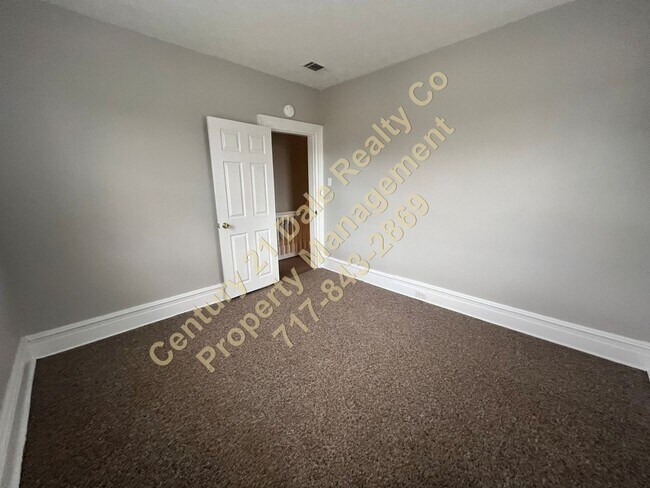 Building Photo - 1414 S George St