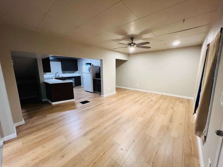 Building Photo - 260 W Chestnut St