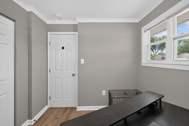 Building Photo - Updated Single-Family Home for Rent in Fairlawn