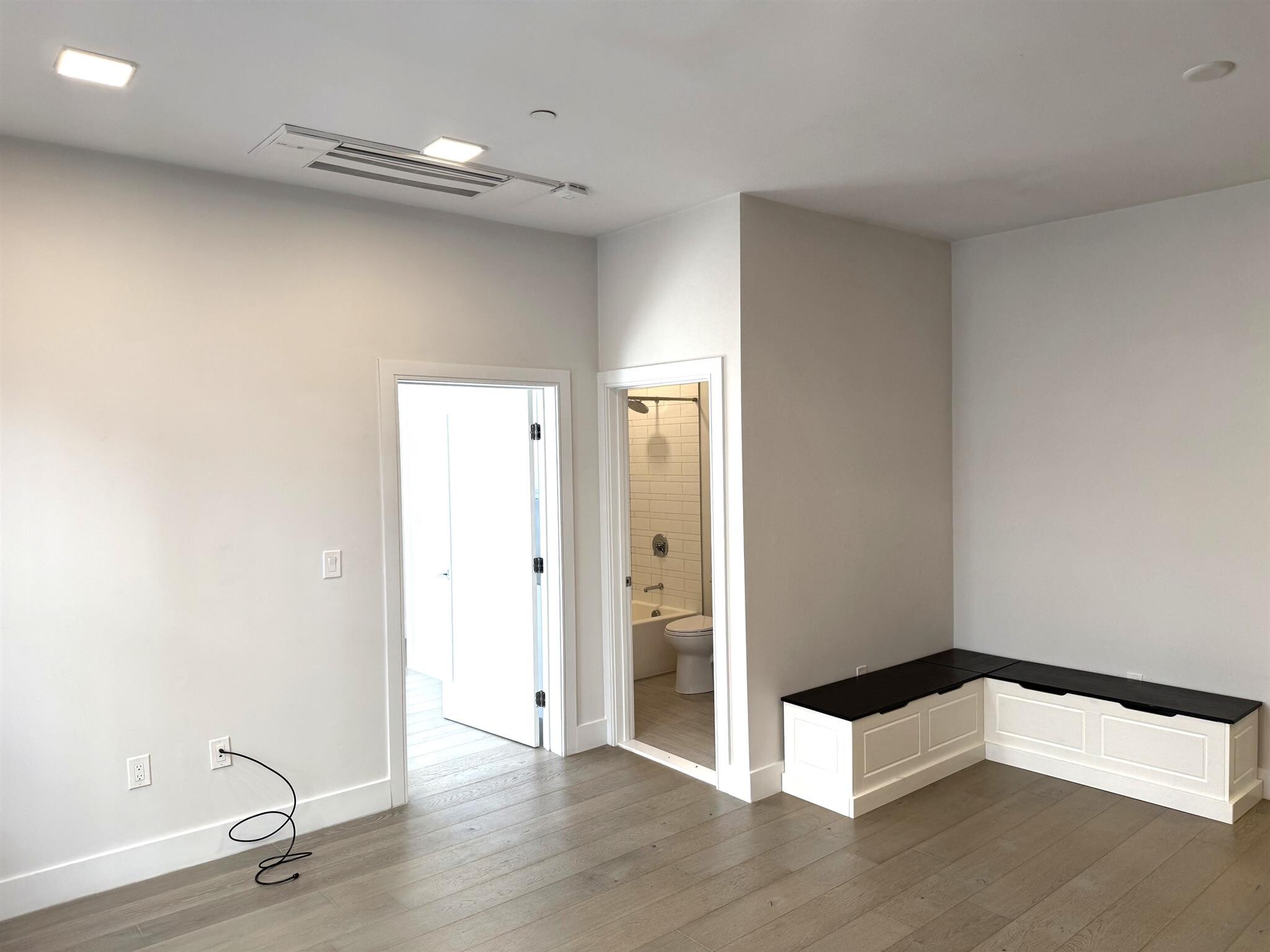 Building Photo - 24 Rush St