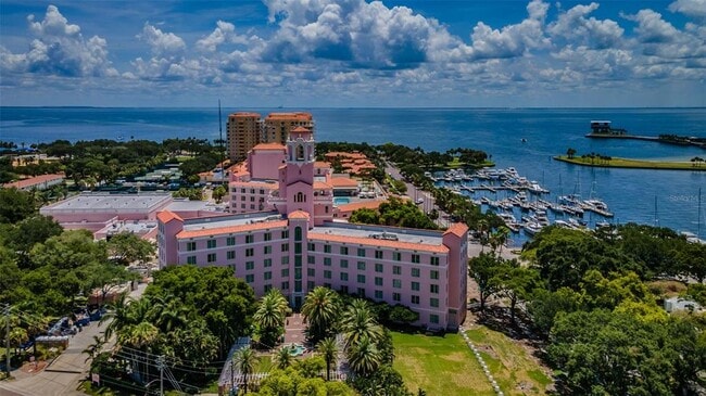 Building Photo - 833 1st St NE