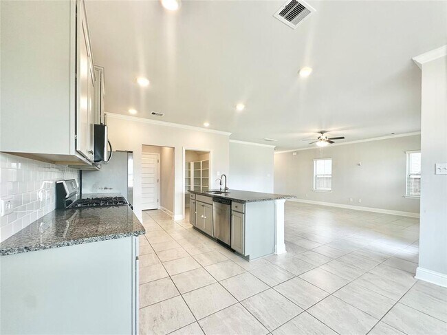 Building Photo - 452 Long Beach Bay Dr