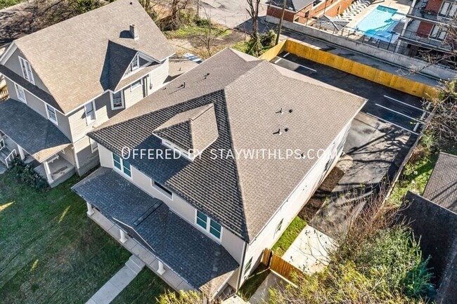 Building Photo - 1571 Court Ave