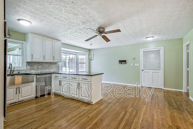Building Photo - 630 Hawthorne Pl