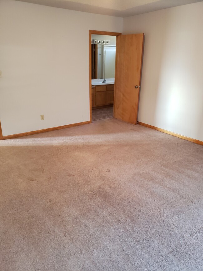 Back Upstairs Master from 2nd walkin closet door - 4523 State Line Rd