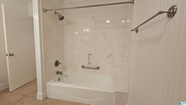 Building Photo - 410 Woodland Dr