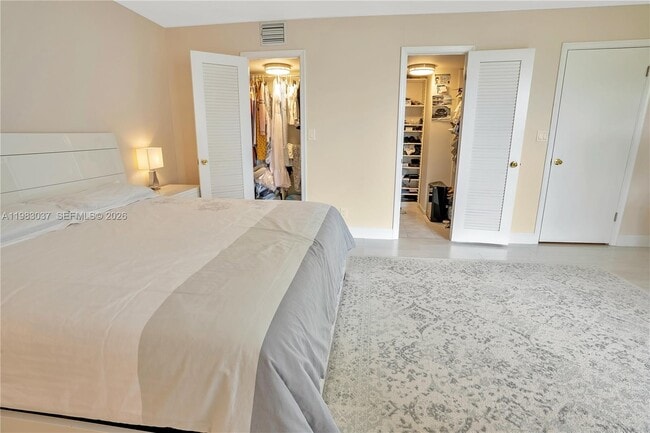 Building Photo - 2421 NE 10th St