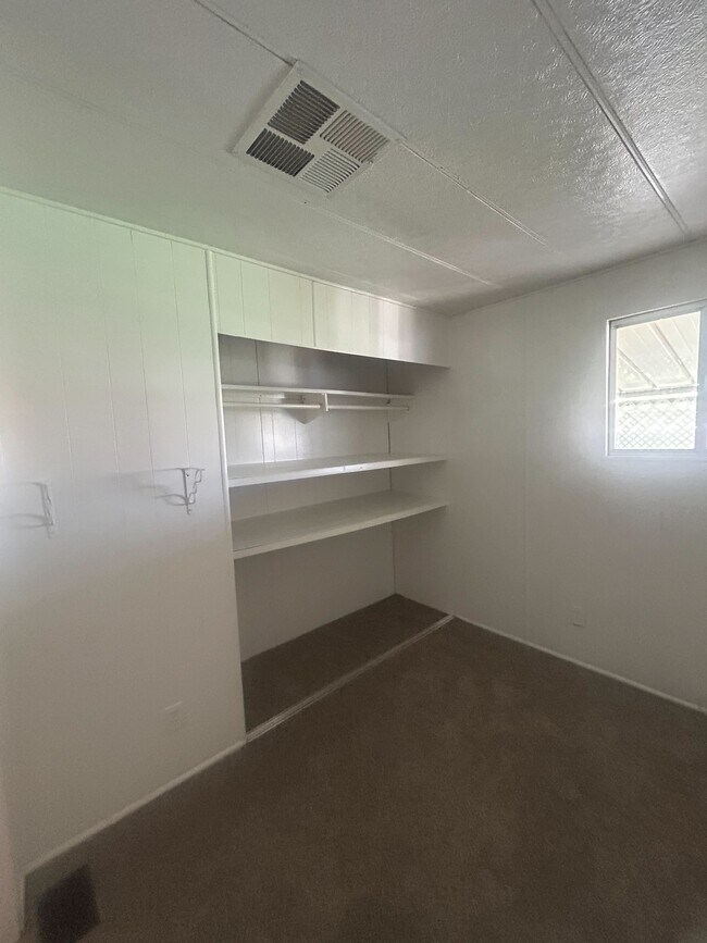 Building Photo - 3601 E Wyoming Ave