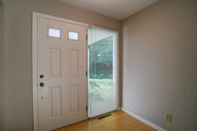 Building Photo - 11 Gray Birch Trl