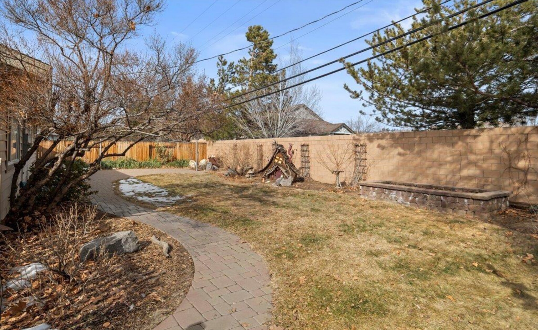 Building Photo - 900 Arleen Way