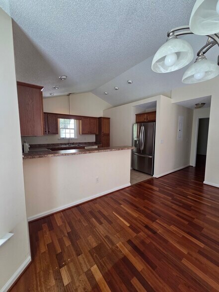 Building Photo - 593 Calypso Dr