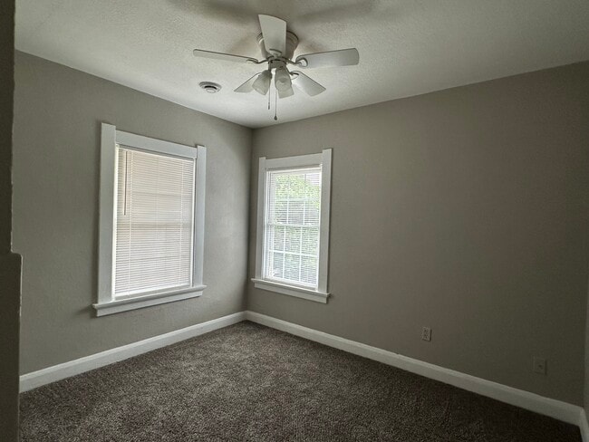 Building Photo - Two bedroom upper duplex