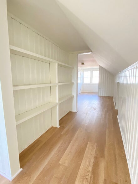 second floor - 113 Azalea Dr