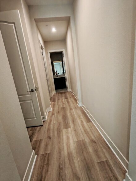 Building Photo - 55 Thrasher