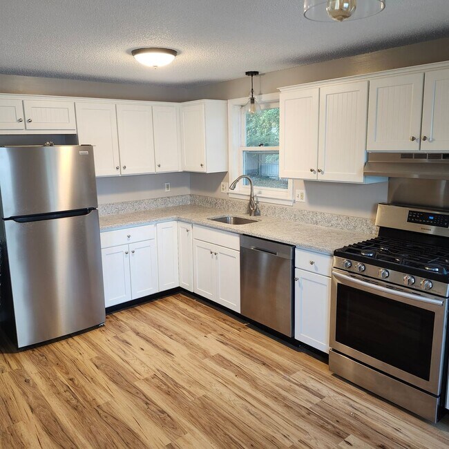 Building Photo - 6A Pine Grove Ave