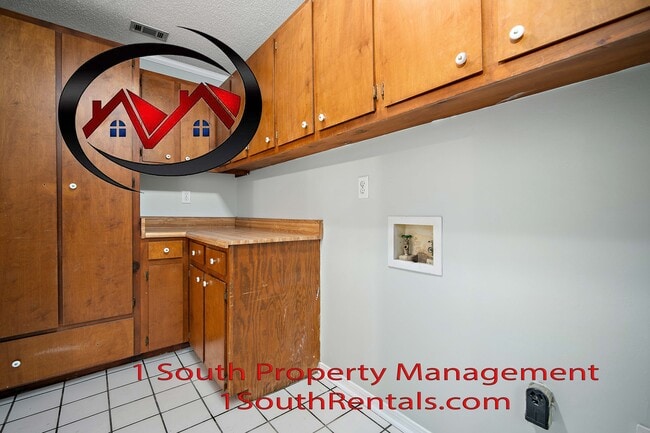 Building Photo - 964 McNeil Ave