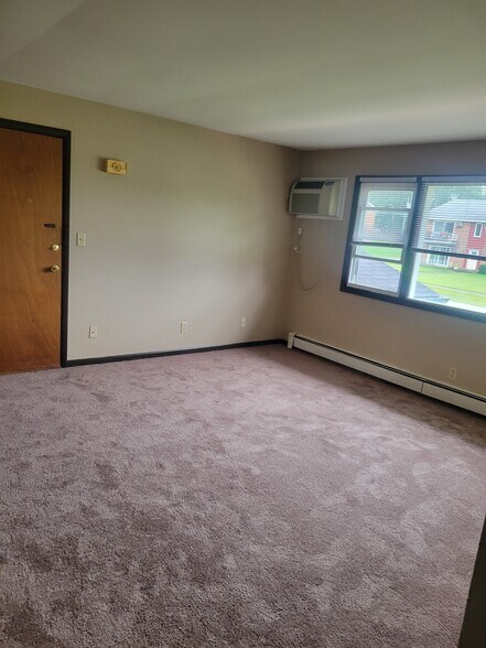 Living room - 645 Pasadena Ave