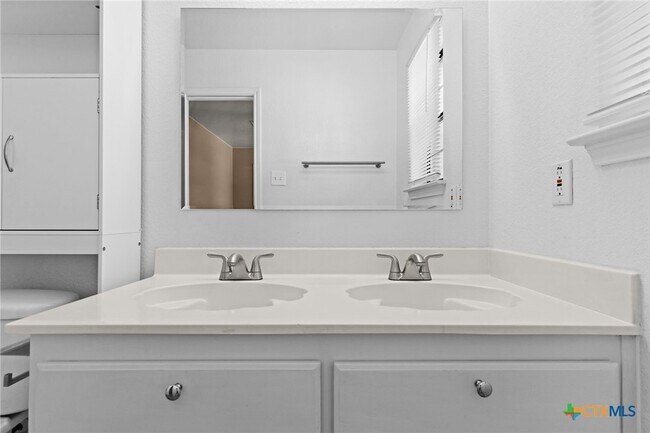 Building Photo - 503 Sumac Trail