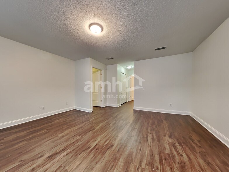 Building Photo - 2510 Victoria Point Dr