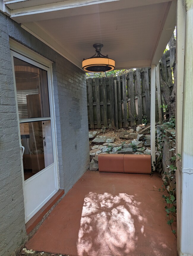 Building Photo - 720 Berne St SE Apt B