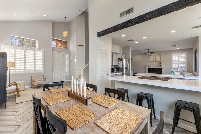 Building Photo - 10340 E Caribbean Ln