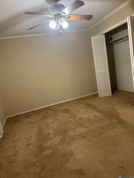 Building Photo - 2208 Sprucewood Dr
