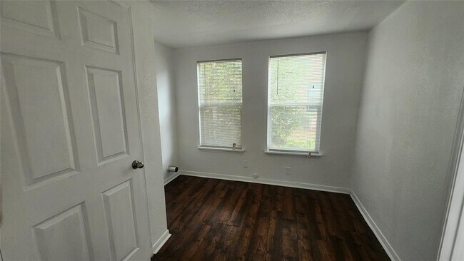 Building Photo - 502 S Owensville St