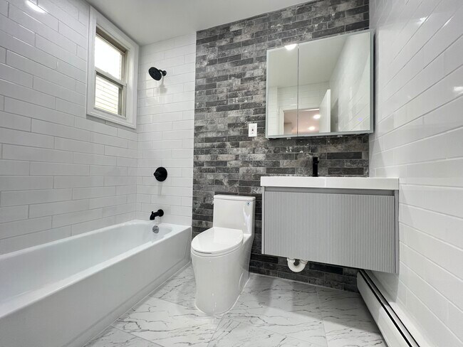 114 W 7th St 2 - 114 W 7th St