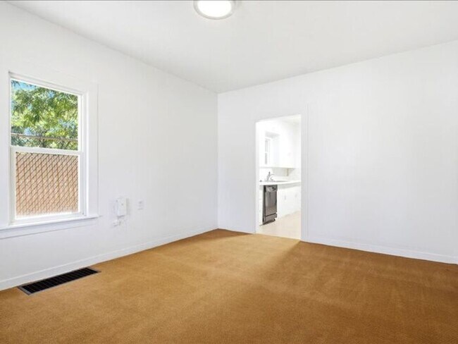 Building Photo - Poplar Grove 2 bedroom 1 bath, fenced