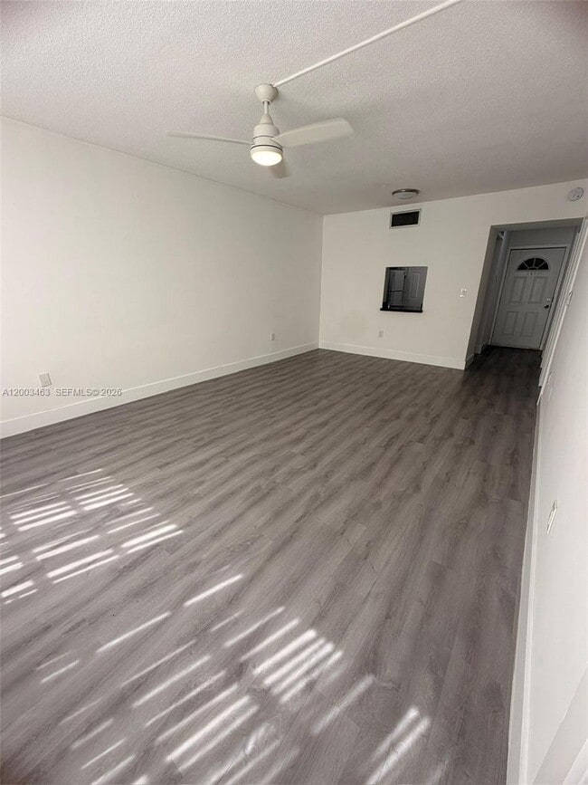 Building Photo - 20111 NE 27th Ct