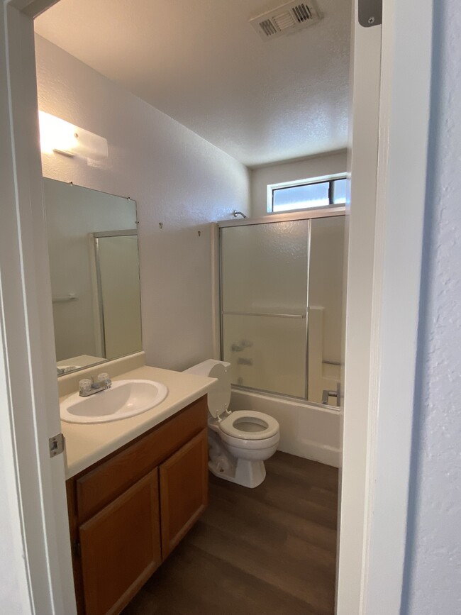 2nd bathroom - 2039 Norloti St