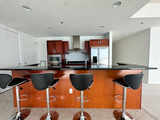 Building Photo - 4525 Dean Martin Dr