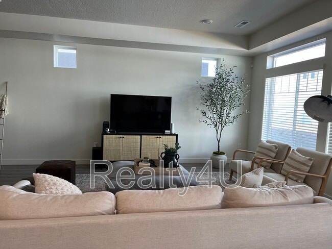 Building Photo - 138 E Crown Point Dr