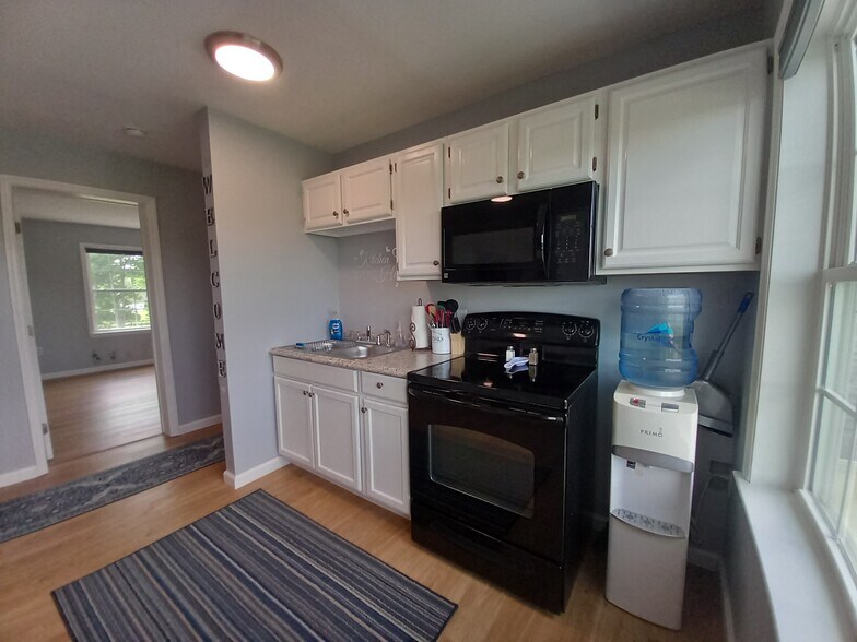 Kitchen - 83 Mott Rd