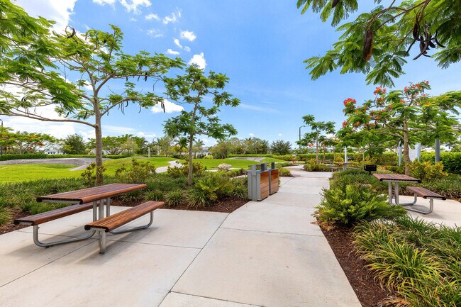 Building Photo - 16330 Oakview Dr