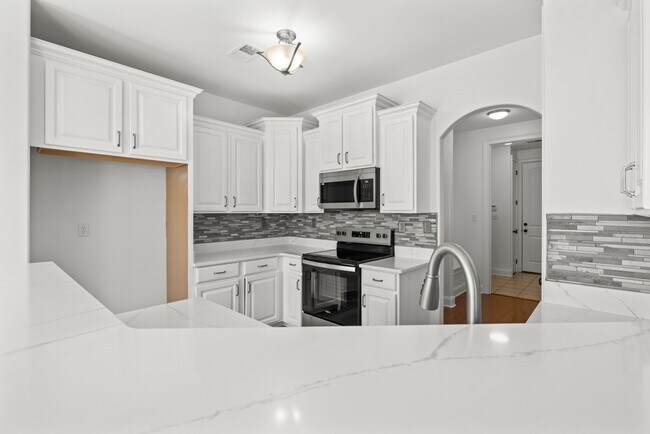 Building Photo - Completely Renovated 4bd/2ba in Olive Branch