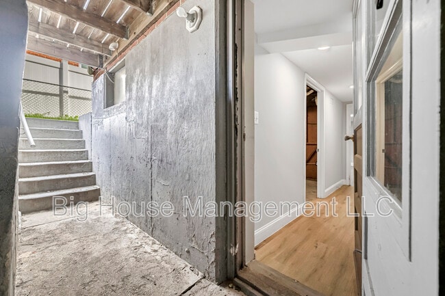 Building Photo - 2107 Hawthorne Rd