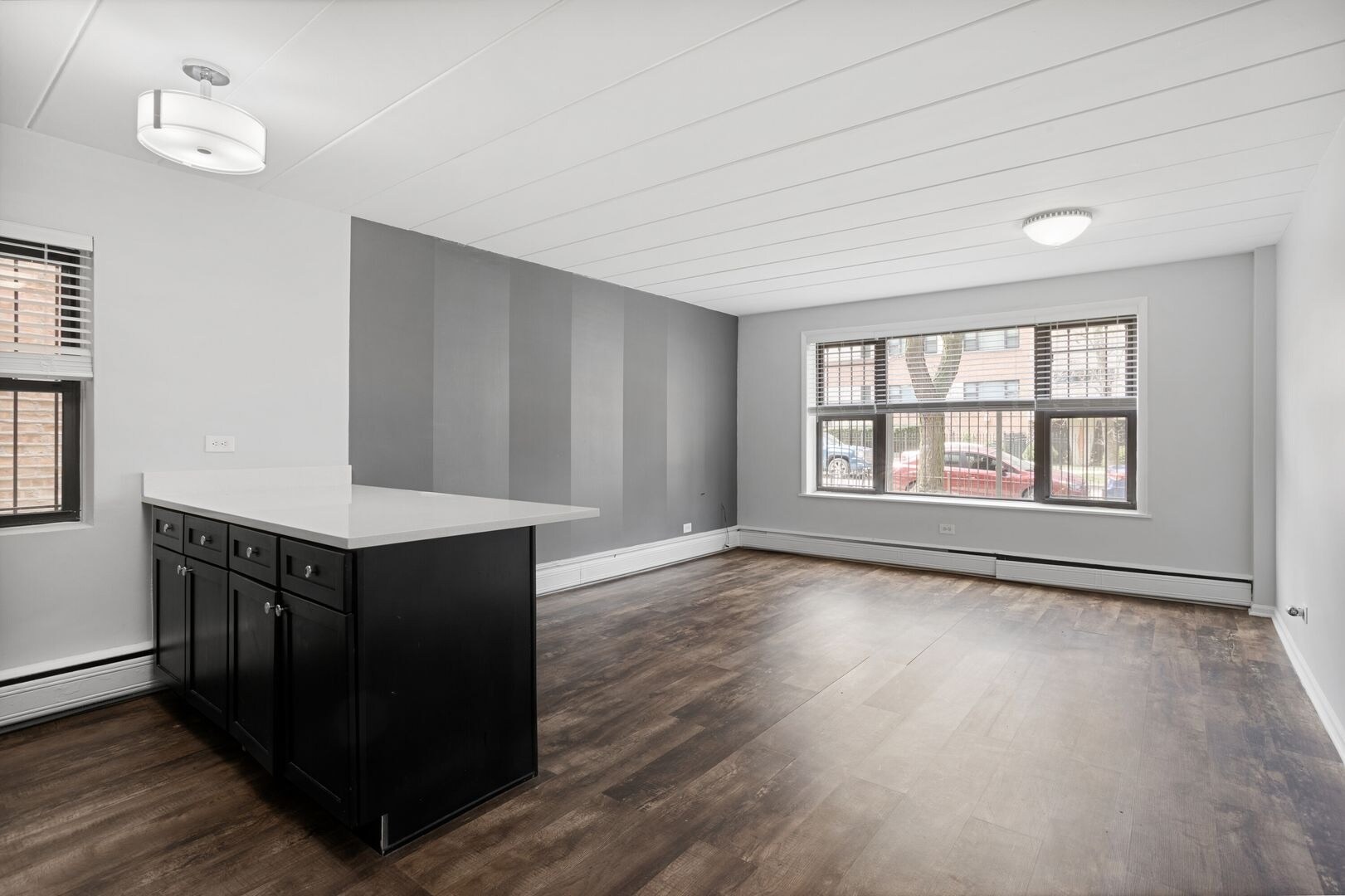 Building Photo - 6007 N Kenmore Ave