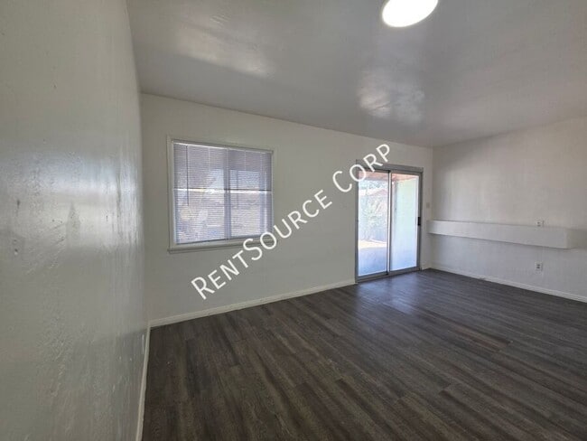 Building Photo - 671 Flora St