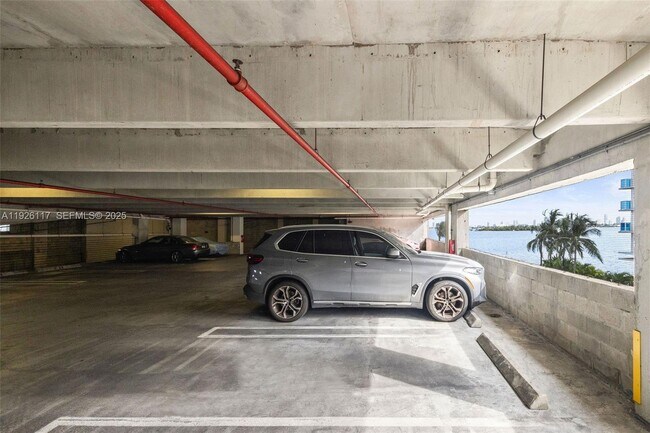 Building Photo - 665 NE 25th St