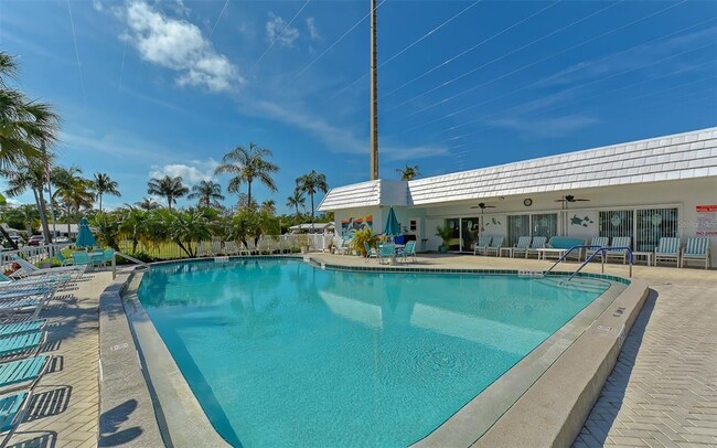Building Photo - 909 Spanish Dr N