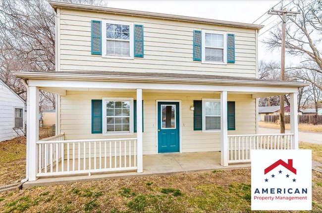 Building Photo - Close to Fort Riley Blvd + Open Kitchen + Pet-Friendly + Washer & Dryer Included! Available June ...