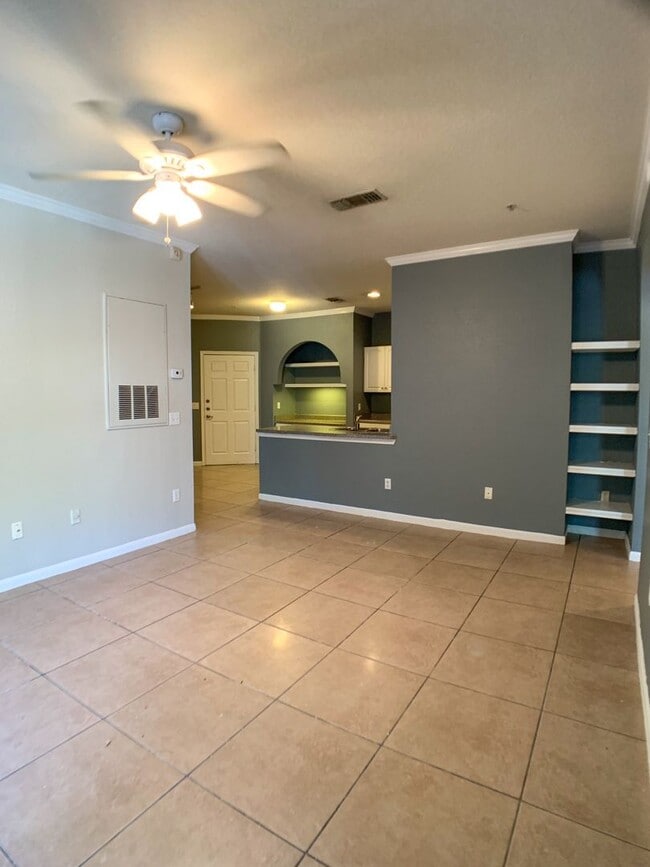 Building Photo - $600 Deposit* Beautiful 2/2 with pool view...