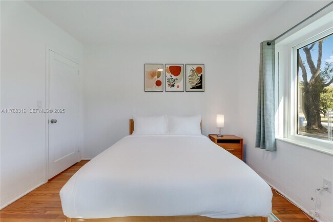 Building Photo - 820 SW 26th Rd