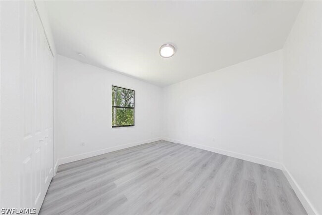 Building Photo - 835 Glen Coy Ave