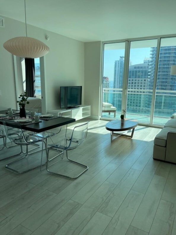 Building Photo - Unit 3407