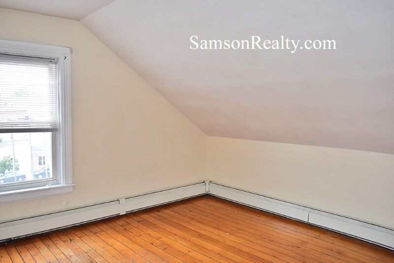Building Photo - 275 Wickenden St