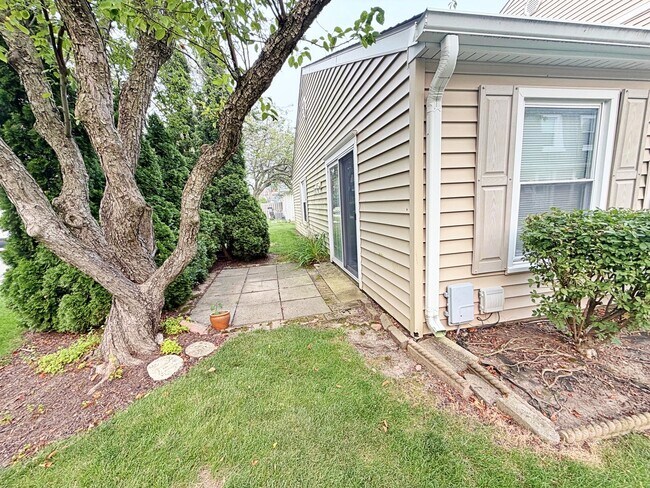 Building Photo - 440 Lear Ct