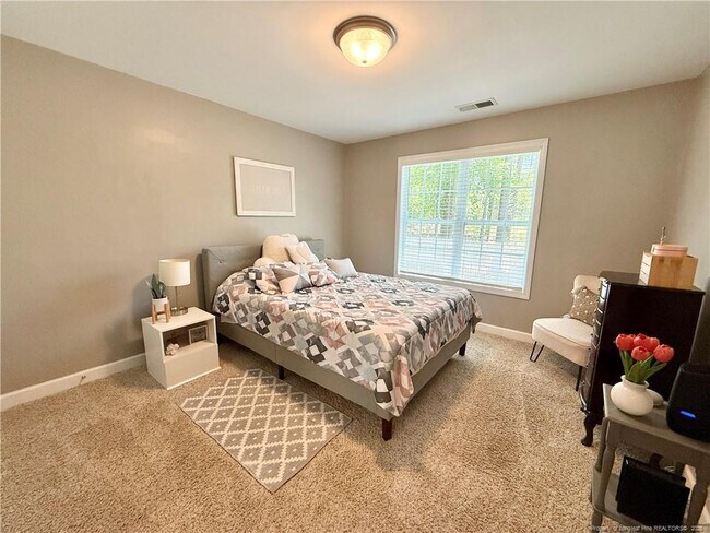 Building Photo - 275 Maplewood Dr