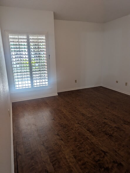 Building Photo - 2803 W Celeste Ave